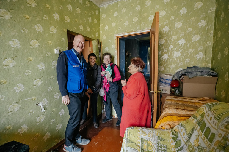 Restoration of a single pensioner's apartment