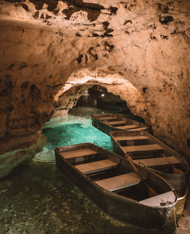 Печера – частина музейного комплексу, який можна відвідати після катання на човнику