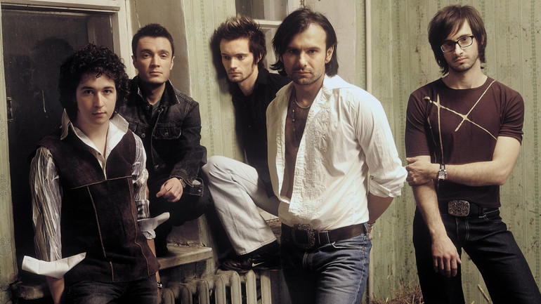 До складу гурту у 2001 році доєднався піаніст Дмитро Шуров, який згодом розпочав сольну кар'єру під псевдонімом Pianoбой