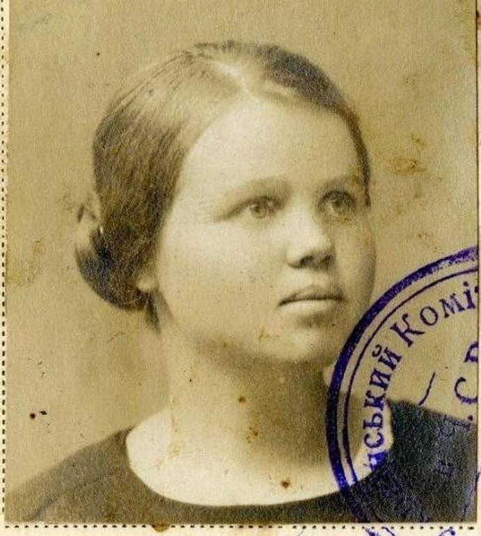 Ця світлина Олени Мельничук раніше не публікувалася й, імовірно, була зроблена саме у 1917-1920 роках.