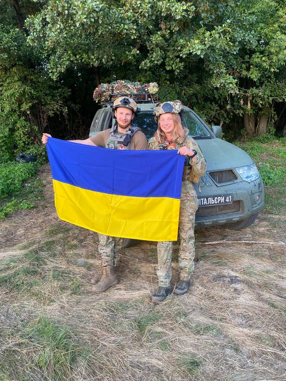 Пара разом допомагала рятувати поранених військових