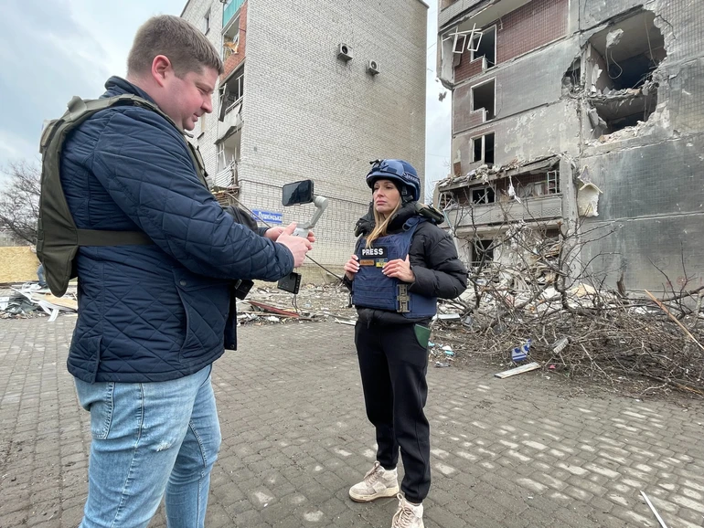 Євген з Альоною під час зйомки репортажу