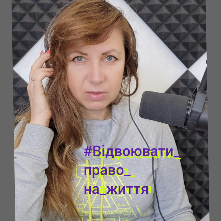 Олена запустила власну програму на радіо Відвоювати право на життя. Вона встигла провести 9 ефірів