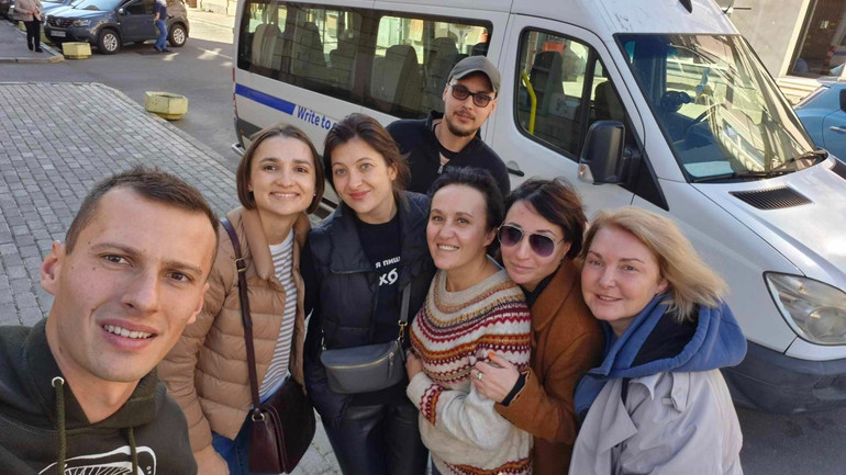 Катерина Зарембо з командою Українського ПЕН під час поїздки на Херсонщину