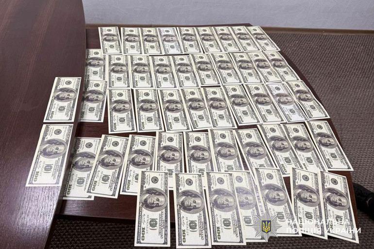 Хабар вилучили правоохоронці, це доказ у справі