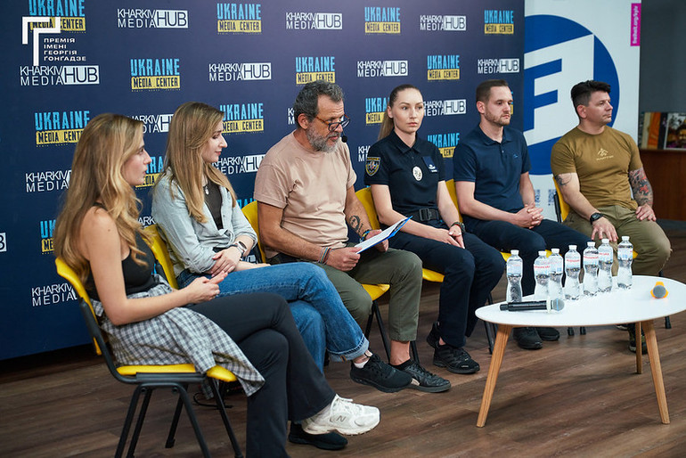 На панельній дискусії говорили про те, як журналістам вибудовувати співпрацю з пресофіцерами