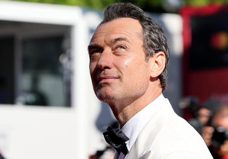 Роль російського диктатора зіграв Джуд Лоу