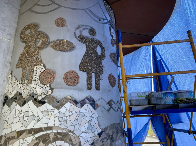 Фото надало об’єднання “Затирка”: монтаж мозаїки в Українці