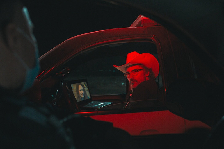 Кадр з фільму Еддінгтон