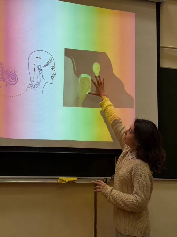 Марія з дитинства перебувала в оточенні людей, які спілкуються жестовою мовою