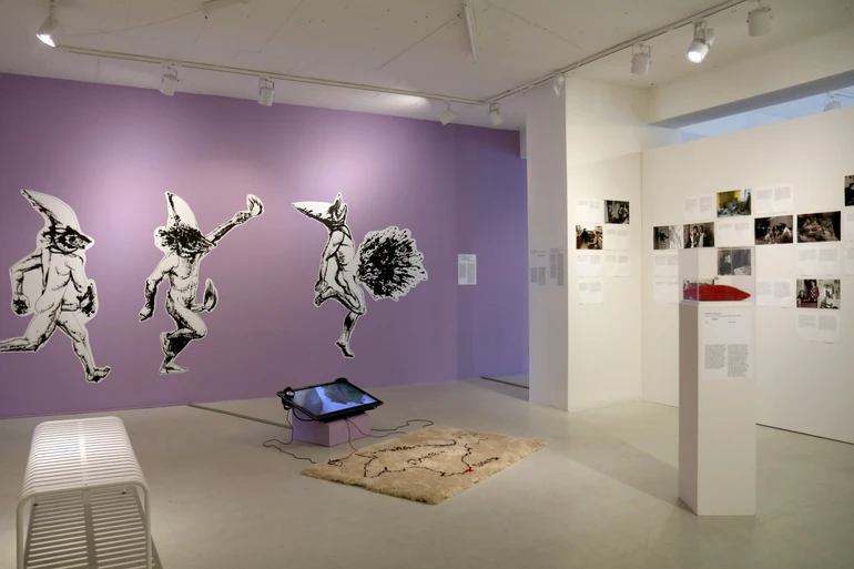 Роботи Анатолія Бєлова “Гомофобія сьогодні - геноцид завтра!”, Антона Шебетка “Сімеїз”, Антона Карюка “Цінність” та Євгенії Бєлорусець “Моя кімната” в експозиції “Серце, що б’ється”