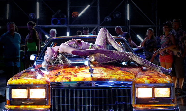 Головна героїня фільму Titane відзначилася своєю жорстокістю та сексуальним потягом до машин