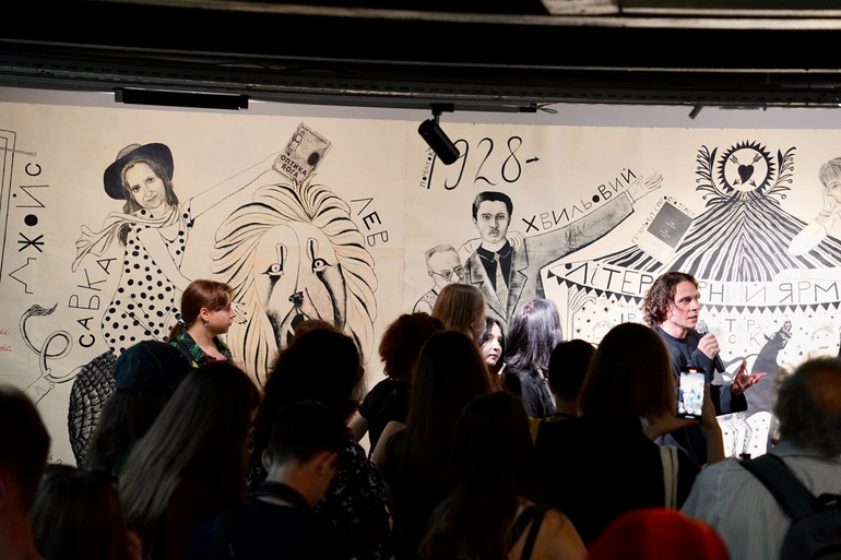 Панно розміром 25 метрів