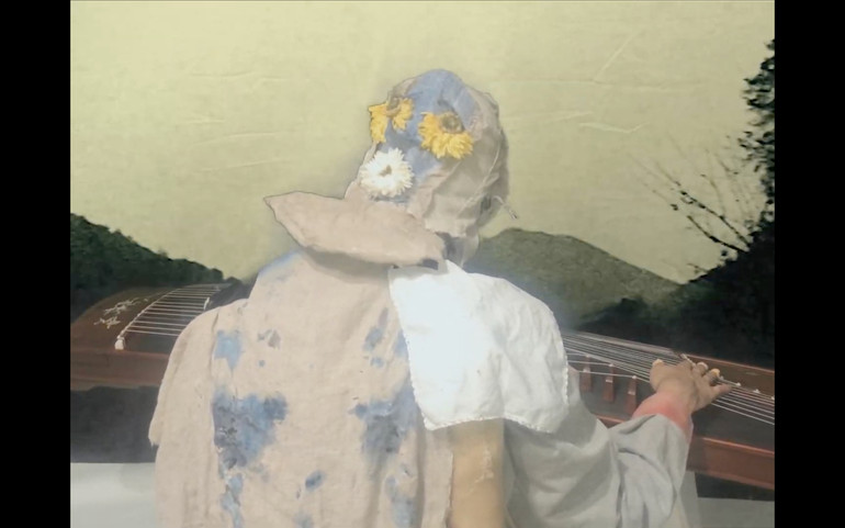 Кадр з фільму Я не там, де ти думаєш, що я є. Я там, де ти впевнений, що мене немає Salt Salome