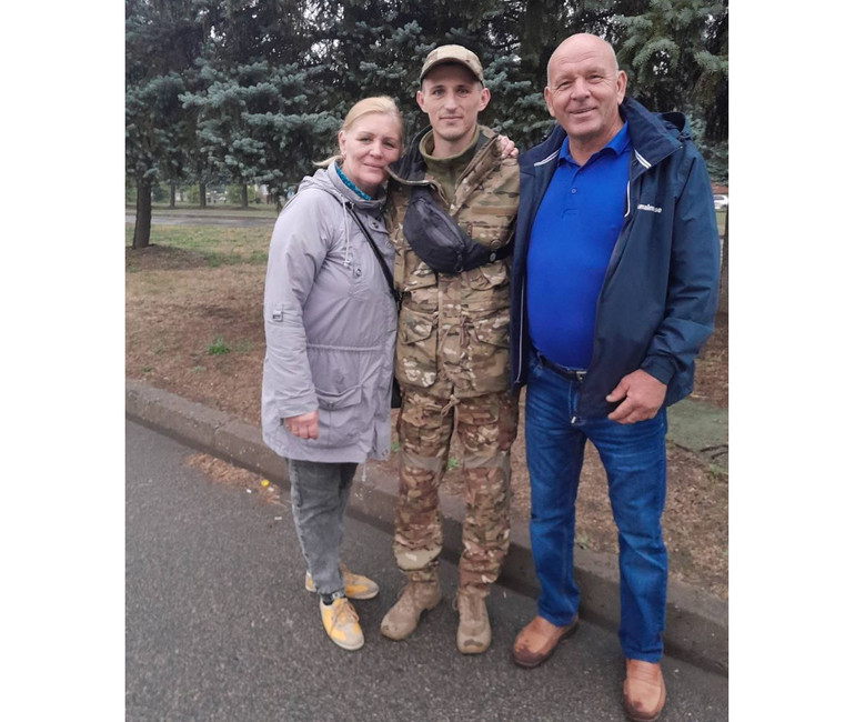 Ірина Тезик разом із сином Костянтином і братом Анатолієм
