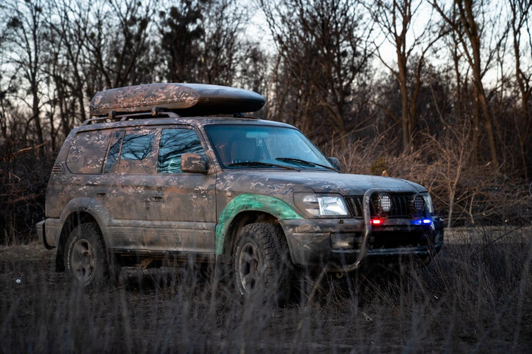 Переобладнана машина, готова до евакуації поранених