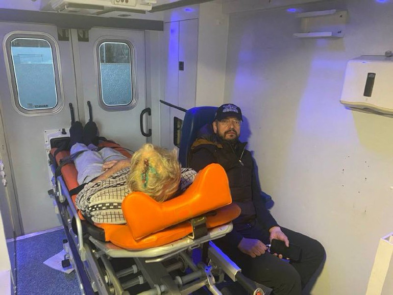 З березня по квітень разом з однодумцями на інших автівках В’ячеславу вдалося вивезти з Чернігова близько тисячі поранених.