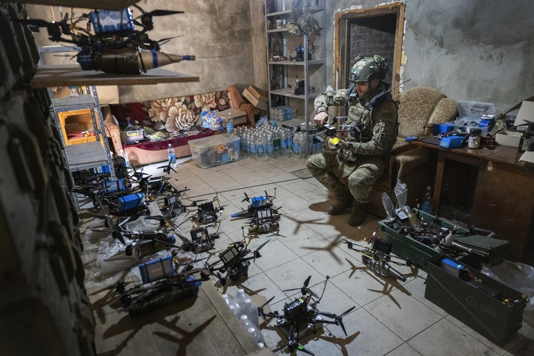 Трейдер” із батальйону “Ахіллес” готує дрони для бойових завдань