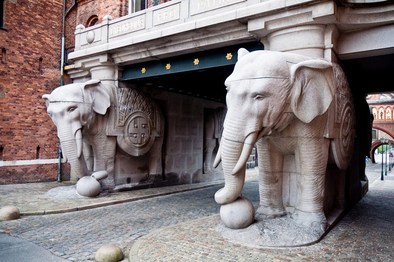 Статуї слонів у Копенгагені