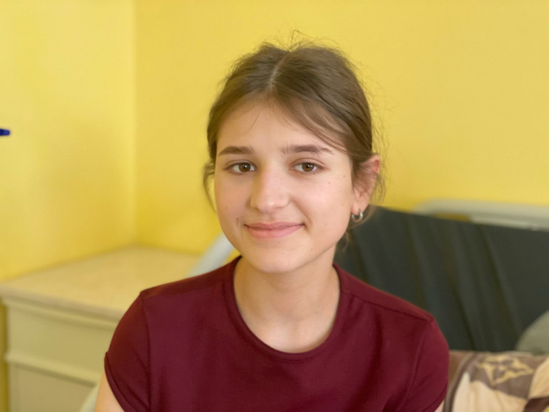 Дівчинка з дитинства їздила на діаліз з Франківська до Львова