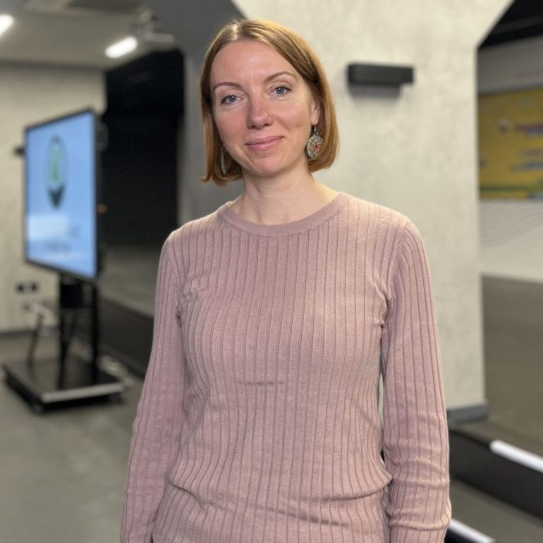 Альона Щекодіна в офісі медіа