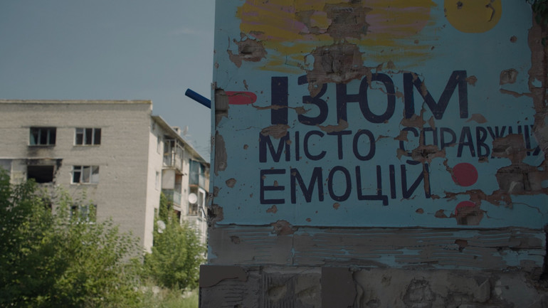 Повний емоцій, Гамлет дуже близький глядачу і своїми словами, і манерою говорити, і виглядом