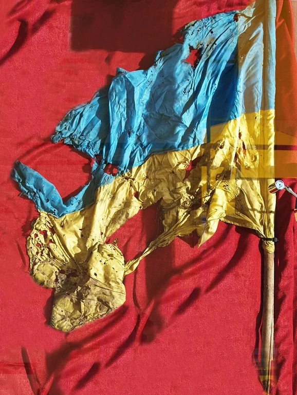 Понівечений стяг, який пережив іловайську трагедію
