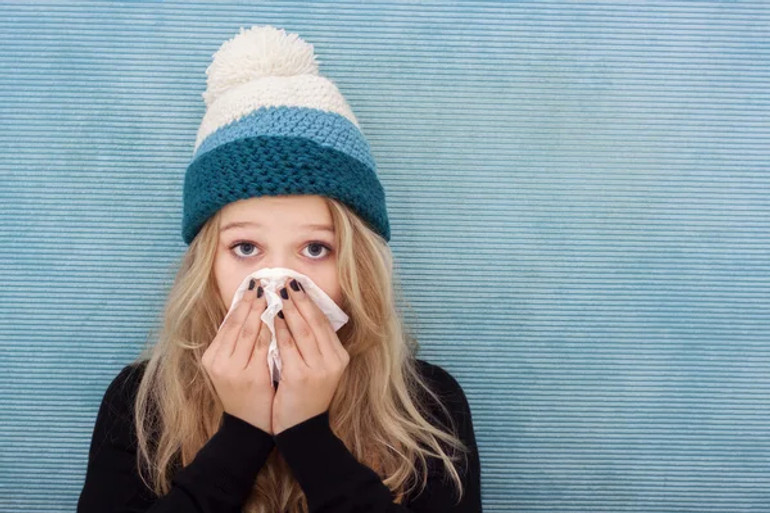 Якщо дитина має температуру, загальну слабкість, кашель, нежить – краще залишити її вдома