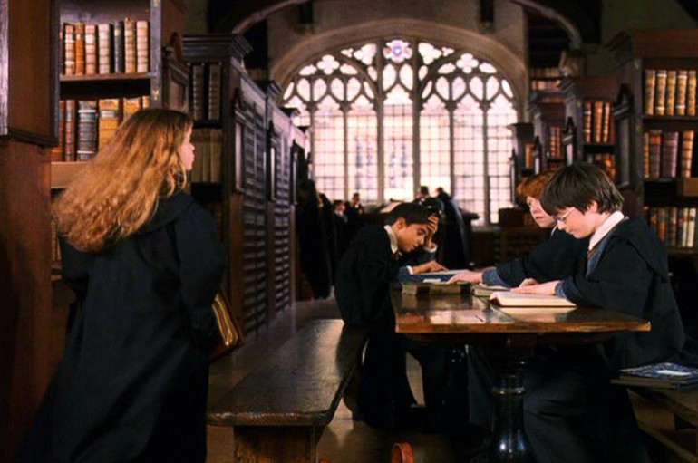 Кадр з фільму Гаррі Поттер і філософський камінь (2001, реж. Кріс Коламбус)