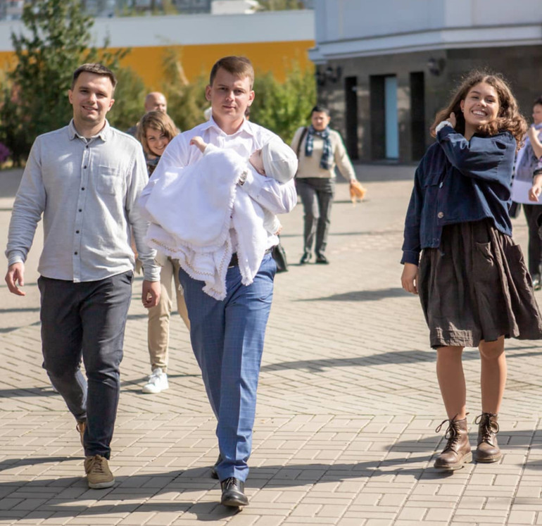 Олег з кумами та похресницею