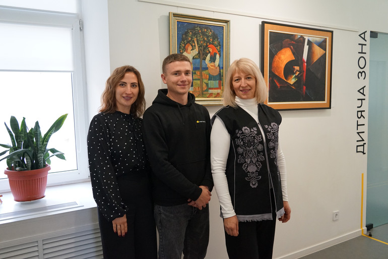Зліва направо працівники простору: Тетяна Марченко, Антон Цапко, Тетяна Бражник