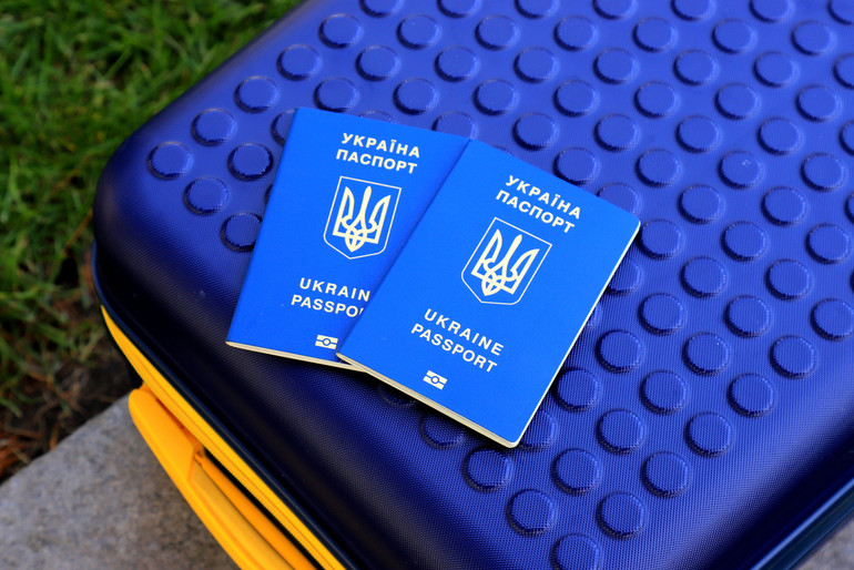 Для виїзду закордон потрібен паспорт та Резерв+
