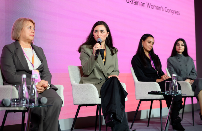 Альбіна Войтович під час виступу