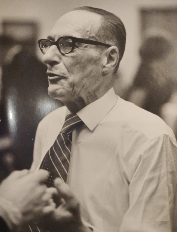 старший чоловік