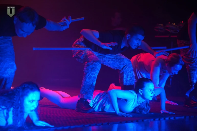 Інтерпретатори тексту Енеїди часто наголошують, що цей текст – про втрачену батьківщину та козацьку славу.