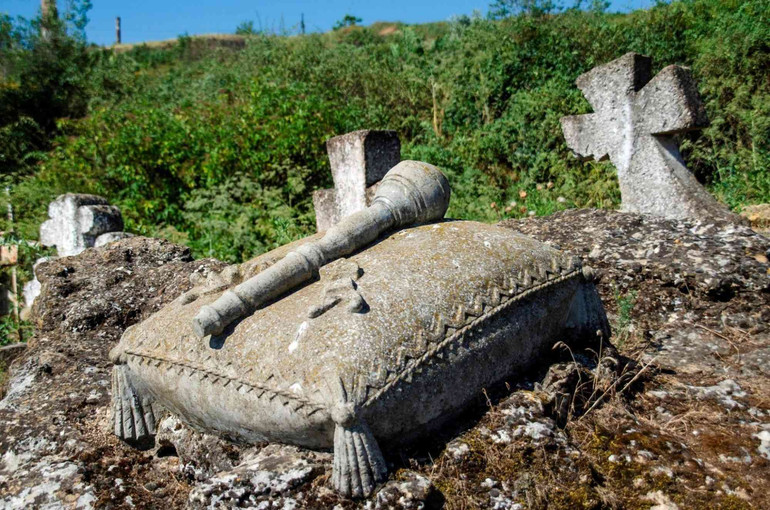 The oldest burial dates back to 1791