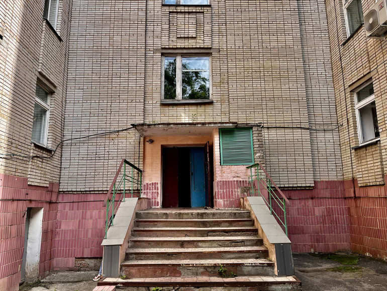 Ранок біля лікарні