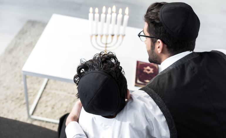 Єврейські сім'ї святкують Песах сім або вісім днів