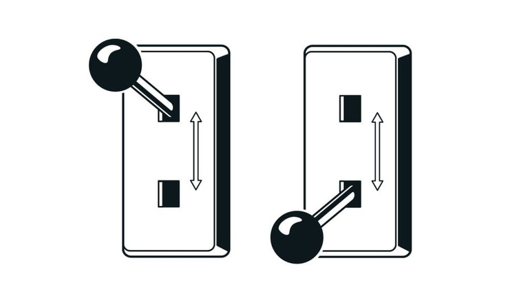 Спочатку в експерименті взагалі немає напруги. Це схоже на важіль у вимкненому положенні, який щось блокує, не даючи перемкнути його у ввімкнений стан. Без впливу квантової механіки цей стан залишався б незмінним. Раптом з’являється напруга – ніби важіль перемкнувся з вимкнено на увімкнено, попри бар’єр між цими станами. Те, що сталося в експерименті, називають макроскопічним квантовим тунелюванням.