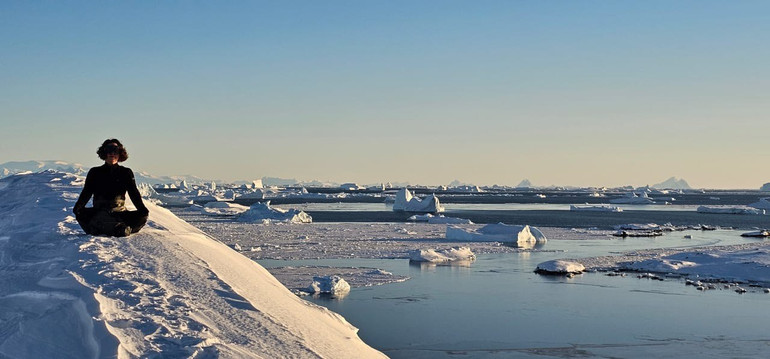 Особливо тяжко переживати смерть друзів, коли ти там і ніяк не можеш ні втішити родину, ні попрощатися з людиною. У такі моменти я давала собі трошки часу погорювати і поверталася до роботи