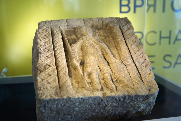 Кам'яна плита з ймовірним зображенням святого Дмитра