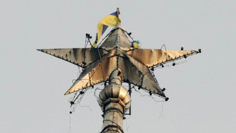 Радянська зірка на будинку на вулиці Хрещатик, 25