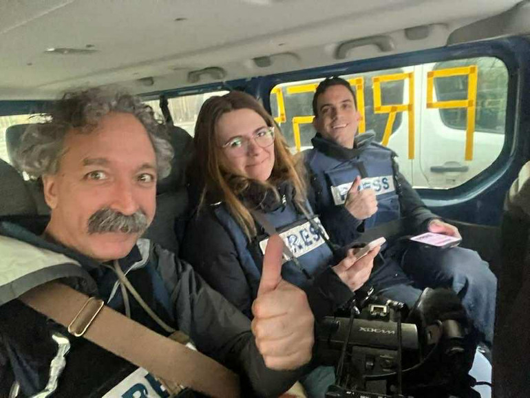 П'єр з Треєм та їхньою колегою (Трей справа)