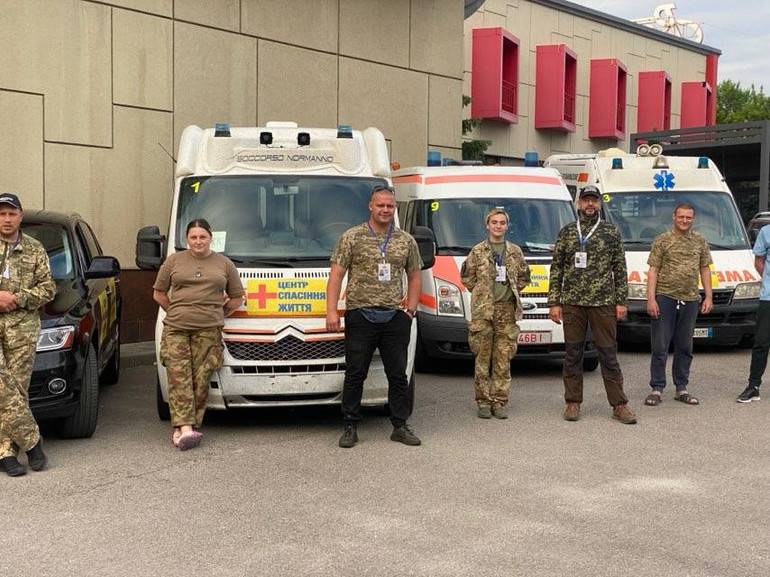 В'ячеслав Запорожець створив громадську організацію “Центр спасіння життя”, через яку чоловік познайомився зі шпиталями та їхніми головними лікарями.