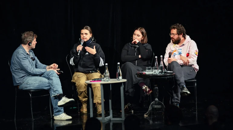 Міло Рау під час дискусії