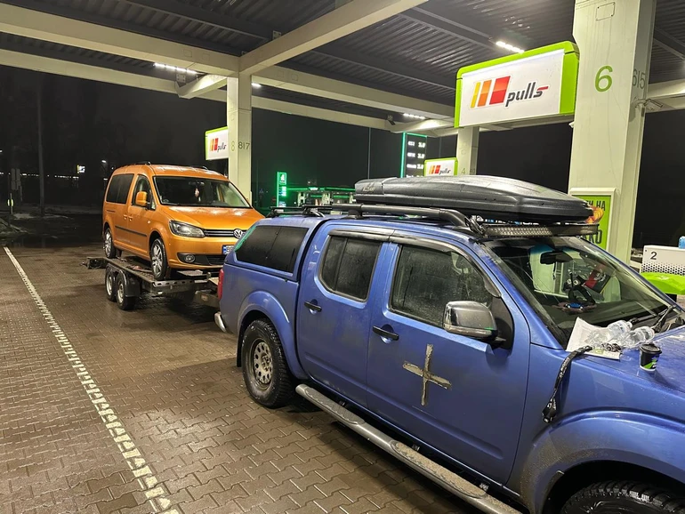 Помаранчеве авто, яке подарували ветерану