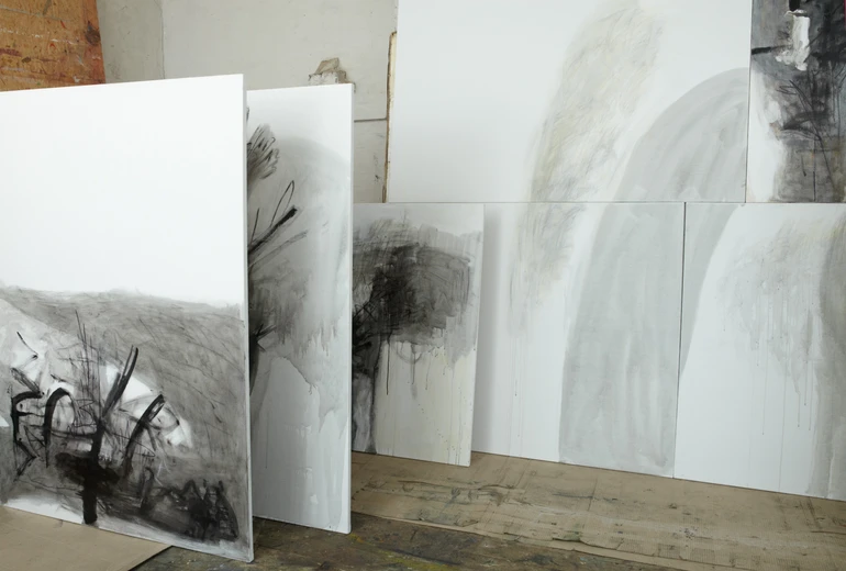 Володимир Будніков. Спалене дерево (із проєкту Т. Г., куратор Валерій Сахарук), просторова інсталяція, 2014.