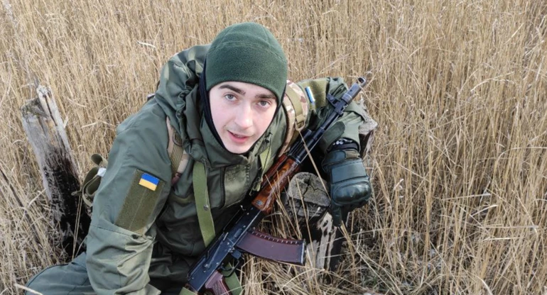 Після військового ліцею Веб підписав контракт