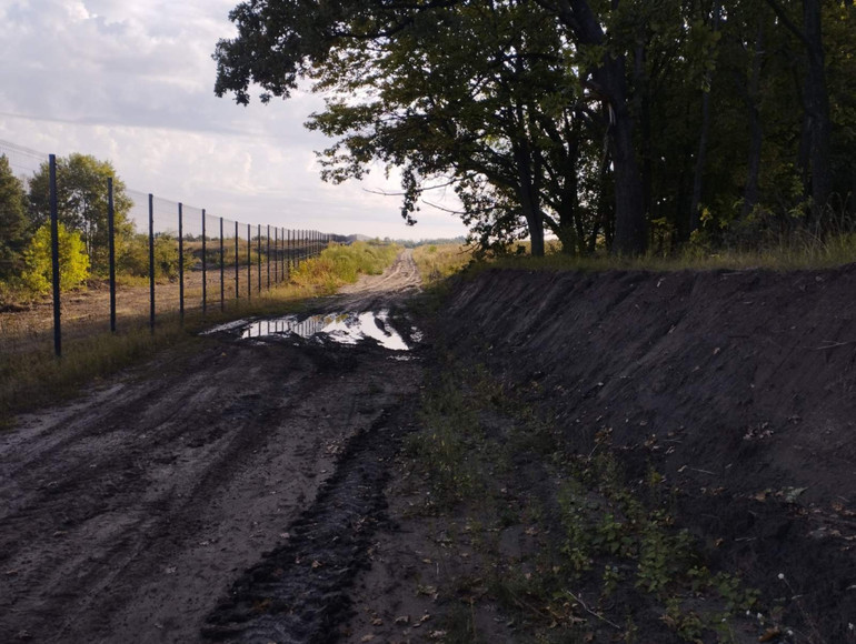 Нещодавно поруч із північною частиною валу розпочали будівництво qhtidzzidqtidreroz