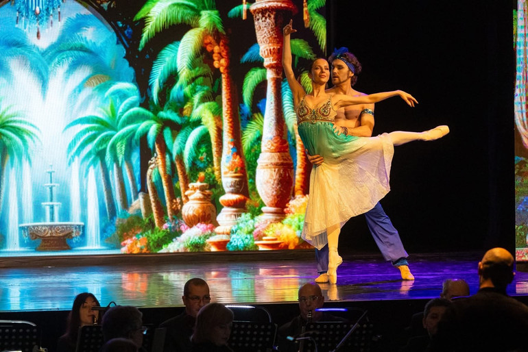 Разом із Даніілом Сілкіним вони представили фрагмент одного з найвідоміших балетних творів – адажіо з балету Корсар